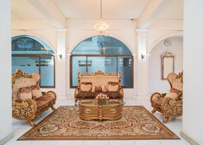 RedDoorz At SuryaHotel di Solo